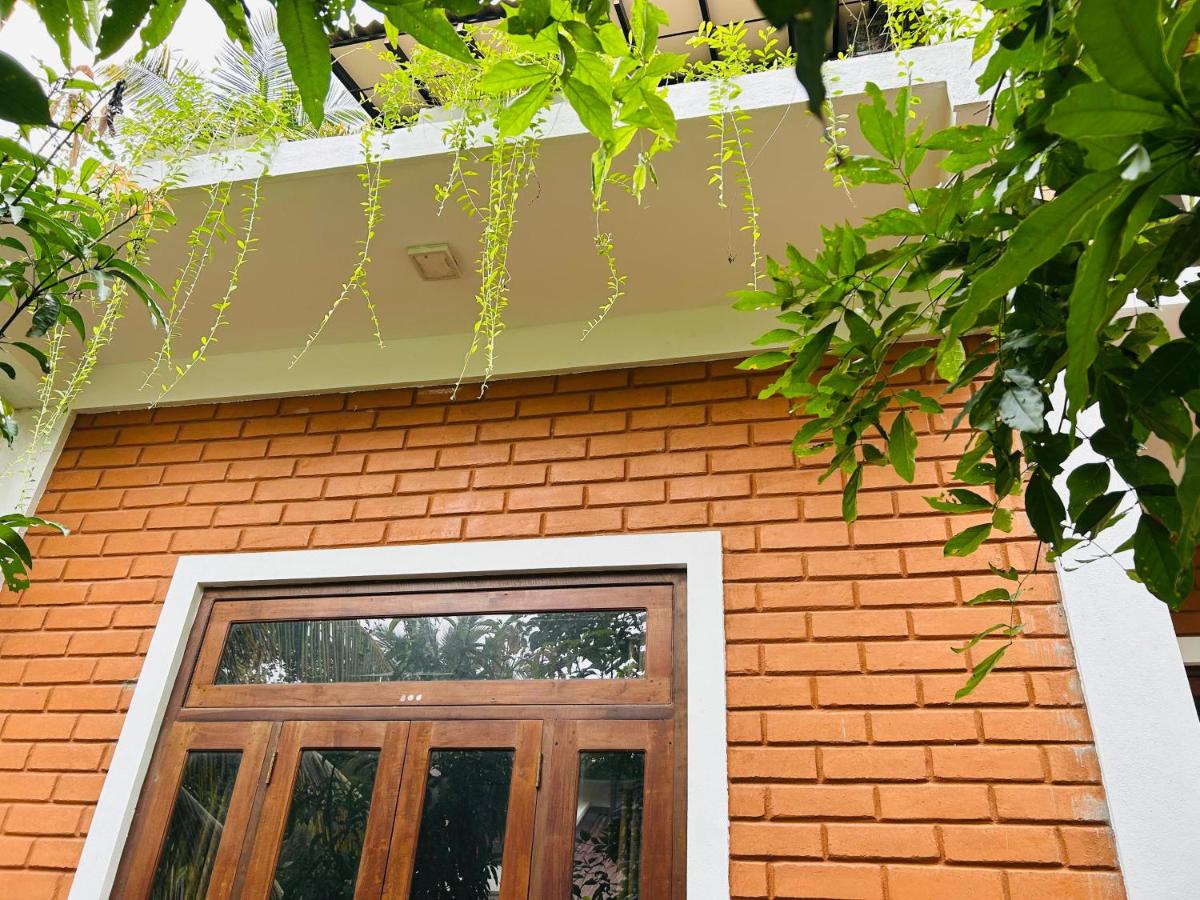Eco Brick Transit Villa Katunayake - Bed and Breakfast Katunayaka
