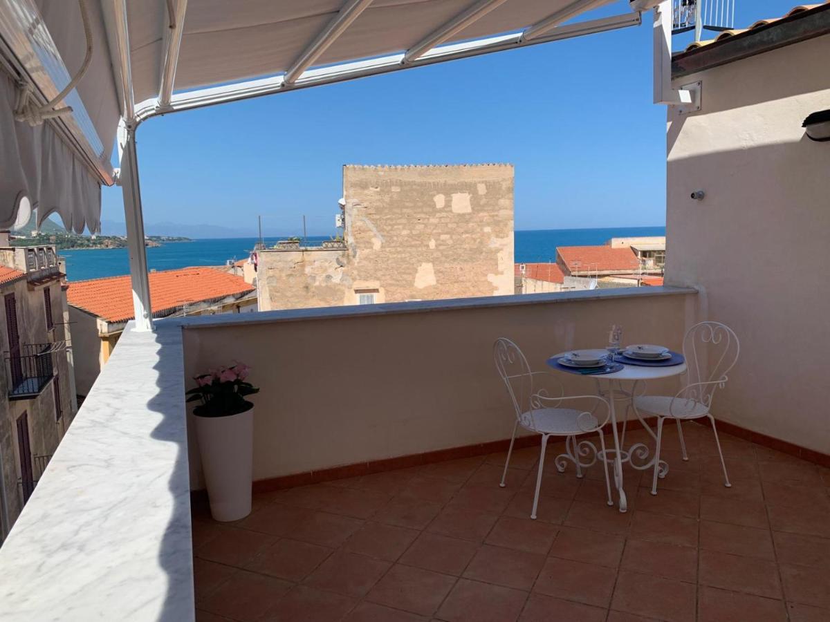 La vista al di sopra dei tetti - B&B Cefalú