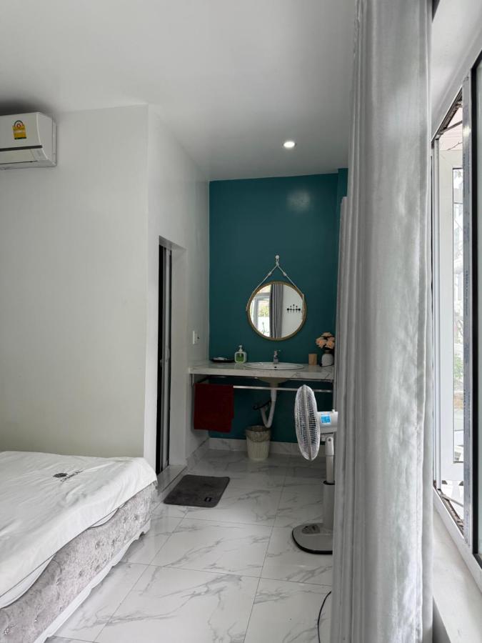 Vierbettzimmer mit Balkon