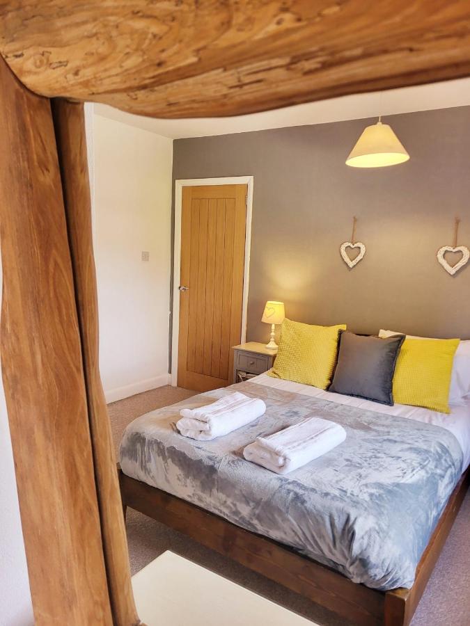 Family-Friendly Spacious 3BR, Near Uni & Town - B&B