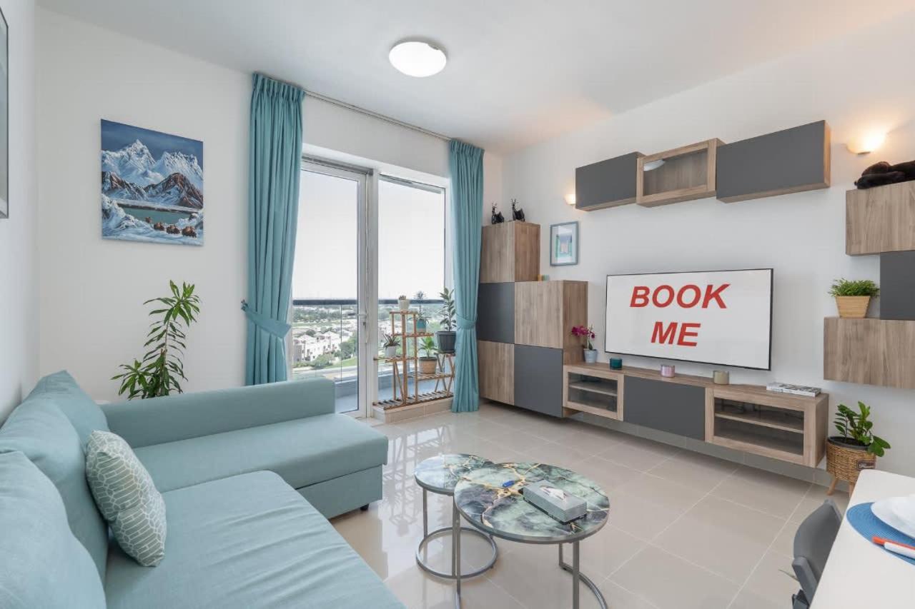 Modern 1-Bed with Scenic Golf Course View - B&B