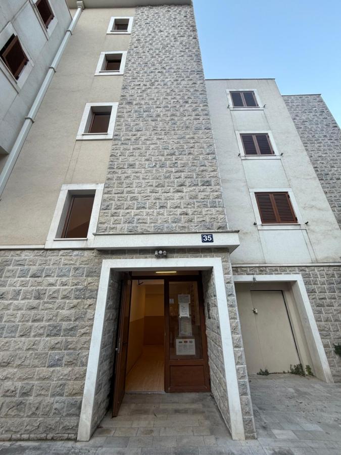 Nioi House With Free Parking - Ferienwohnung