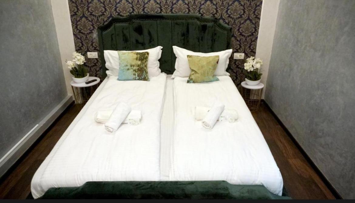 Deluxe Zimmer (2 Erwachsene & 1 Kind)