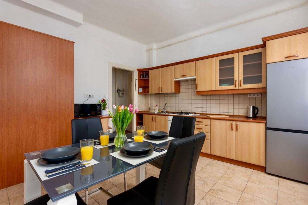 Budapest Family Apartment with free parking - B&B Budapest