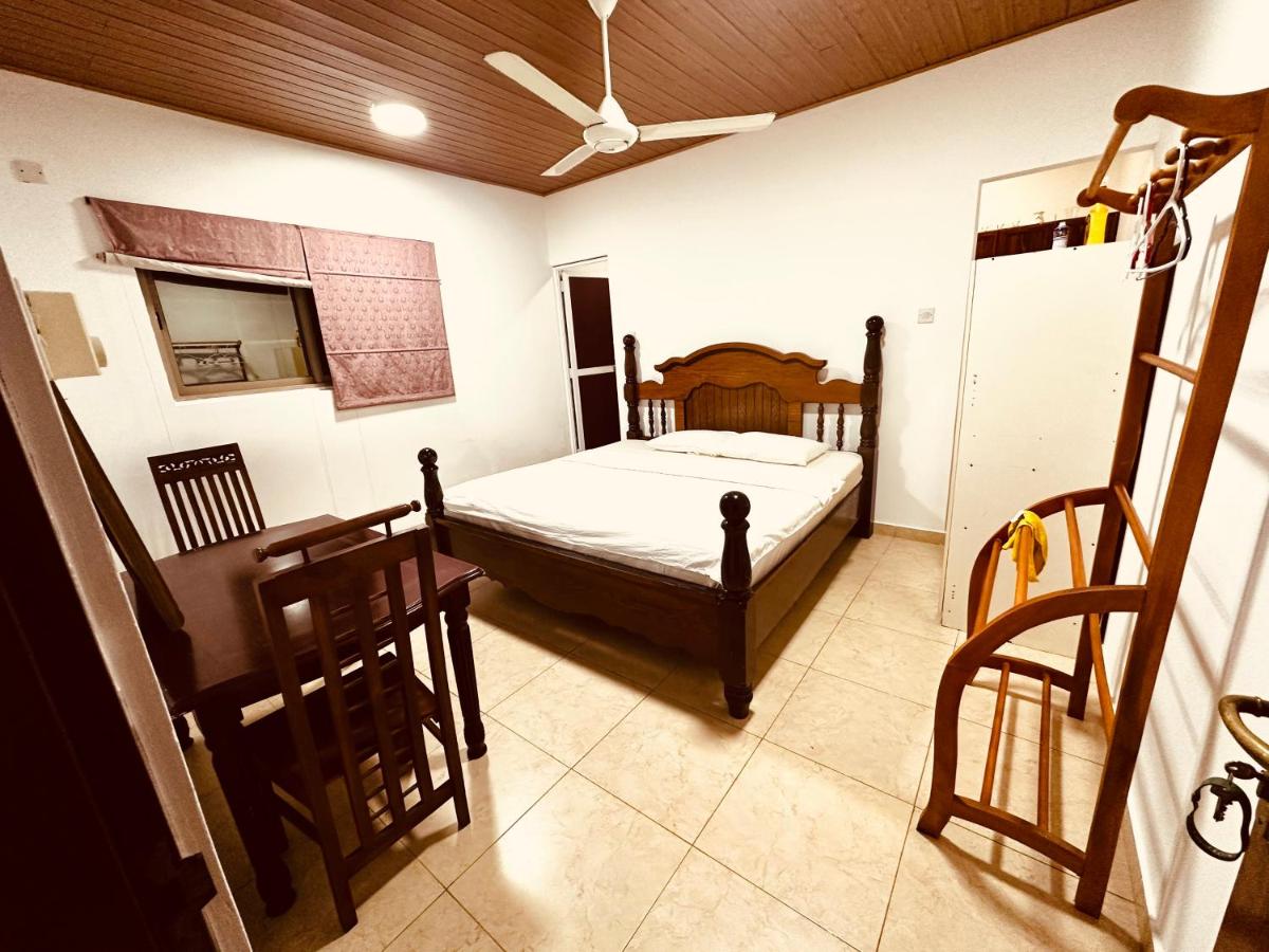 Studio Lit King-Size