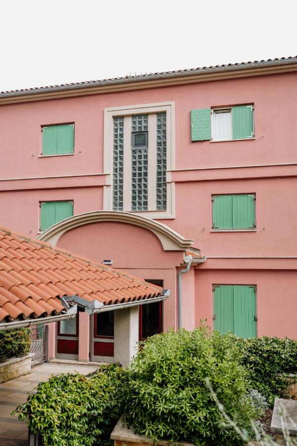 Appartamento con 2 Camere da Letto, Balcone e Vista mare