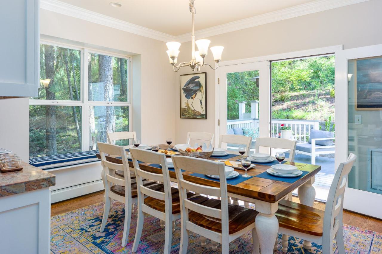 Exceptional, Hot Tub, Pickleball, Close to Town! - B&B Eastsound