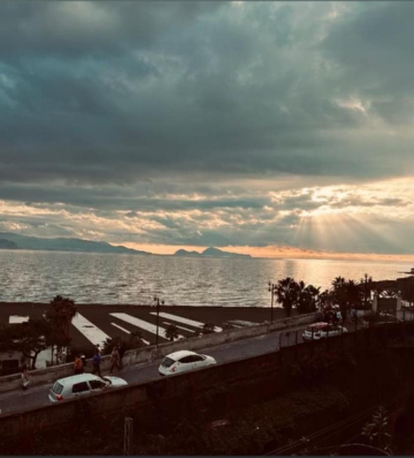 Liana Blue Home - Bed and Breakfast Torre Annunziata