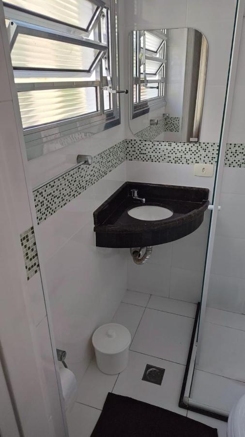 Apto com 1 suíte a 30 mts da Praia do Tombo Guarujá - B&B Guarujá
