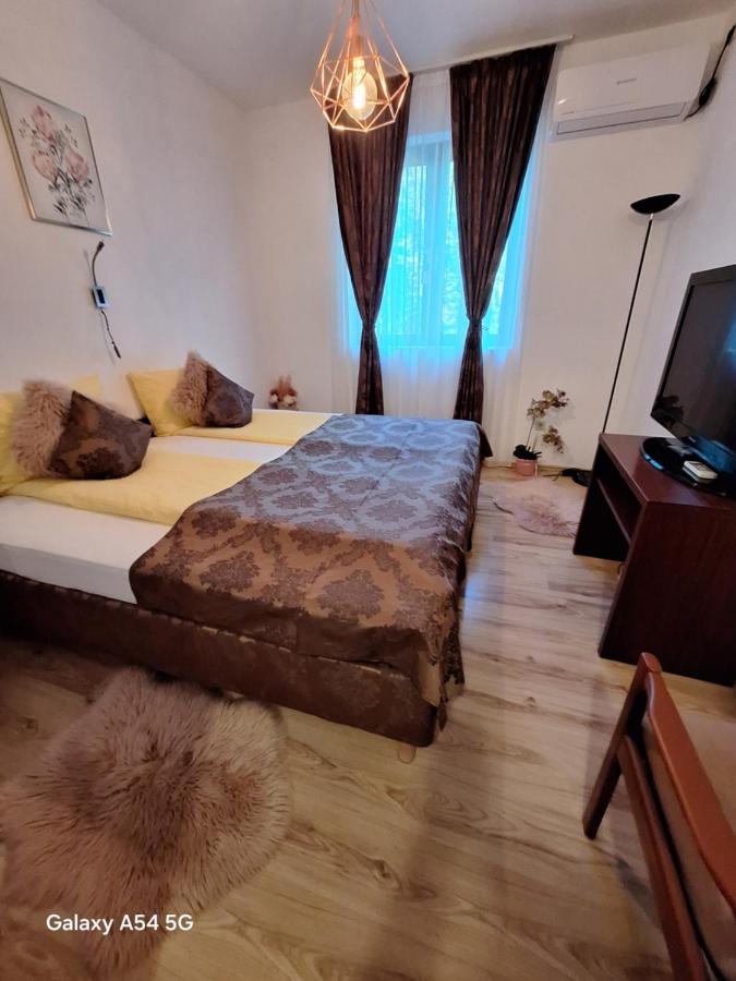 Camera Matrimoniale/Doppia con Letti Singoli con Bagno Privato