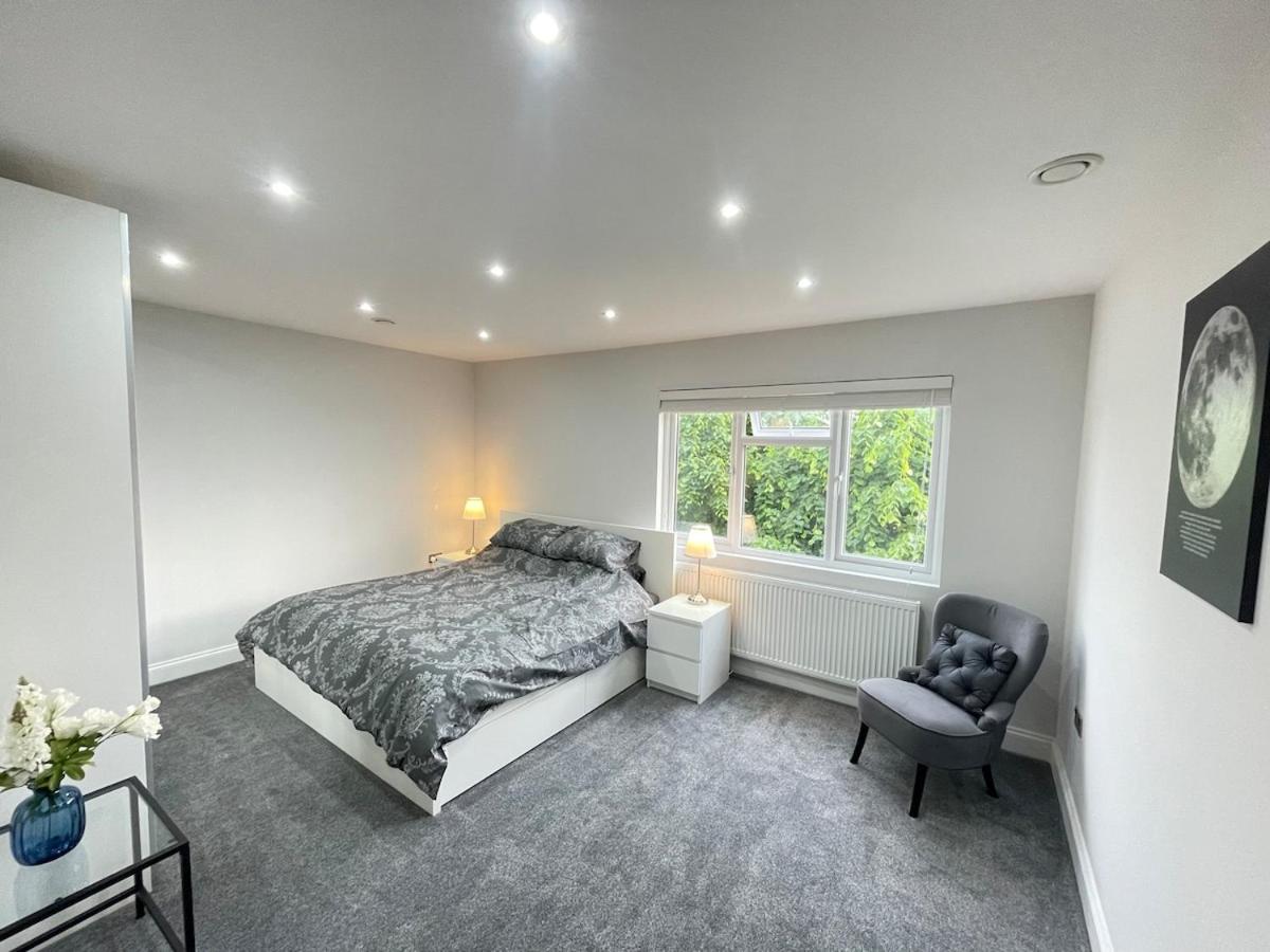 Newly built spacious 1 bedroom apartment - B&B