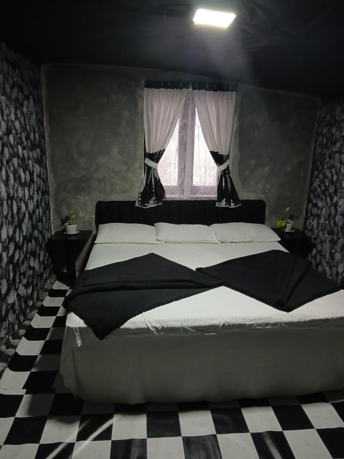Tweepersoonskamer met Gedeelde Badkamer