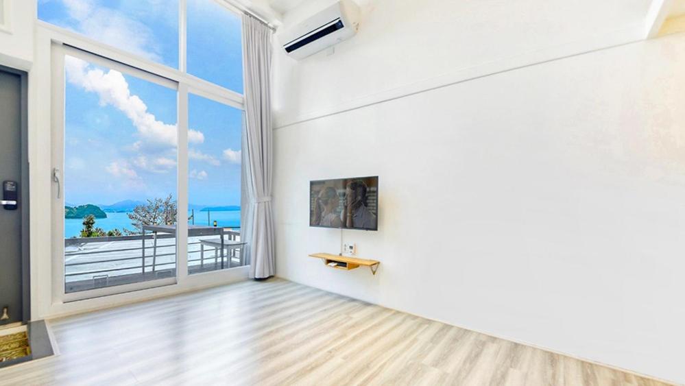 Double Room with Sea View 2