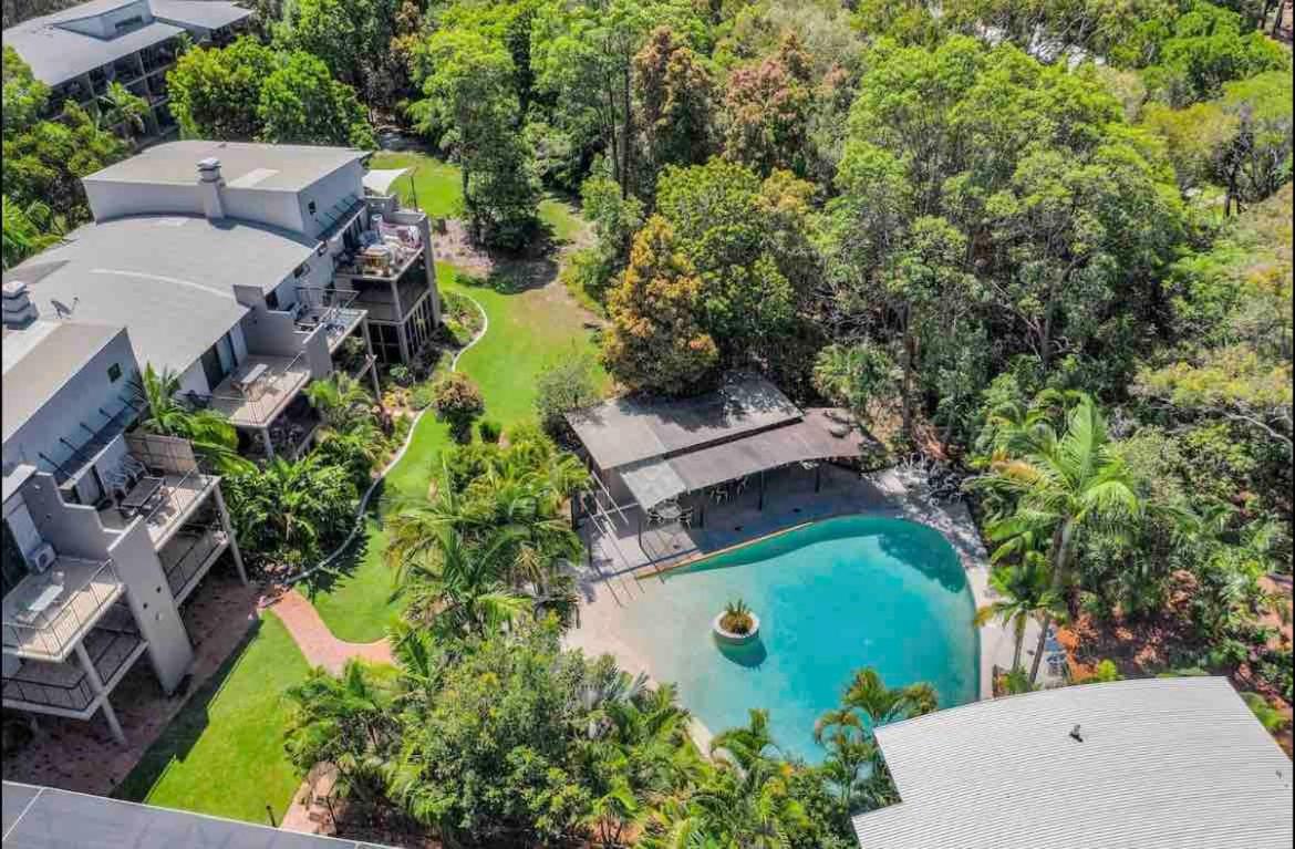 Bright and spacious 2-Bed beach resort apartment - B&B