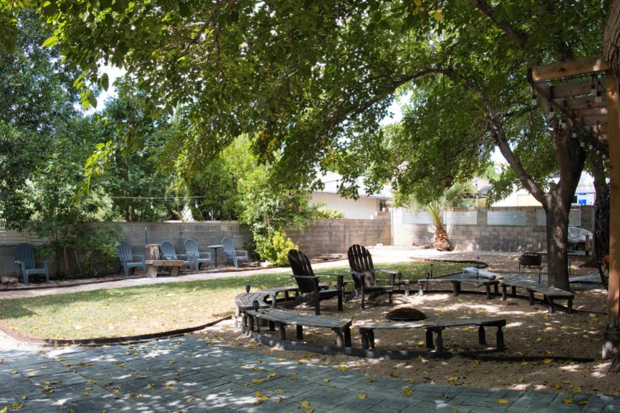 St George Family Getaway with Fire Pit, Ping Pong and Pet-Friendly Amenities - Bed and Breakfast
