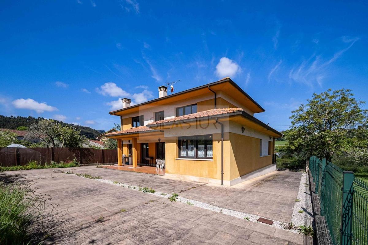 Six-Bedroom House