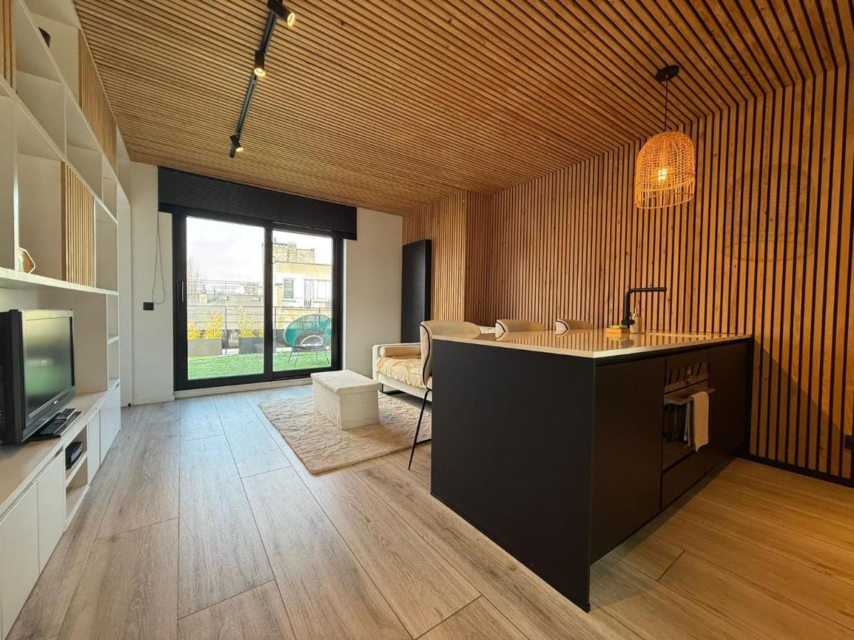 Stylish Penthouse in BXL with 2 Panoramic Terraces - Bed and Breakfast Brussel