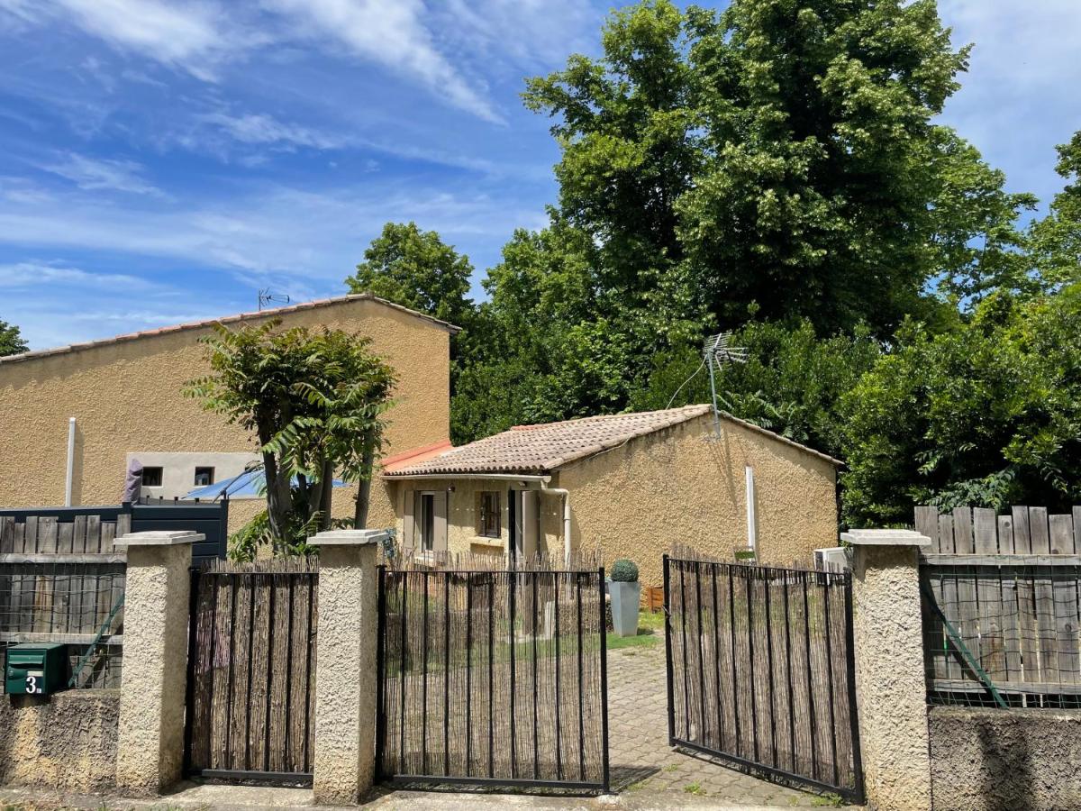 Jolie petite maison Avignon - Montfavet - B&B