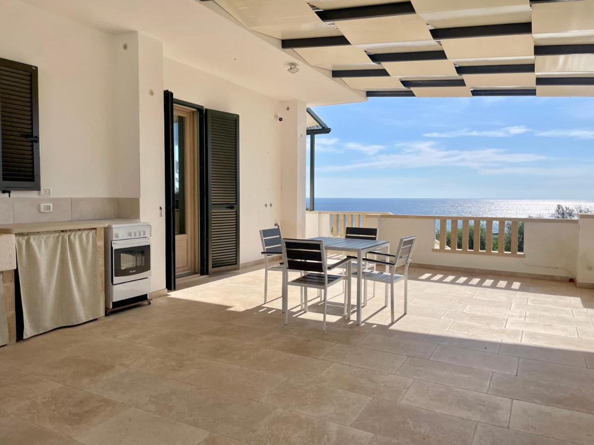 CASA ELAIO - immersa negli ulivi con vista sul mare Ionio - B&B