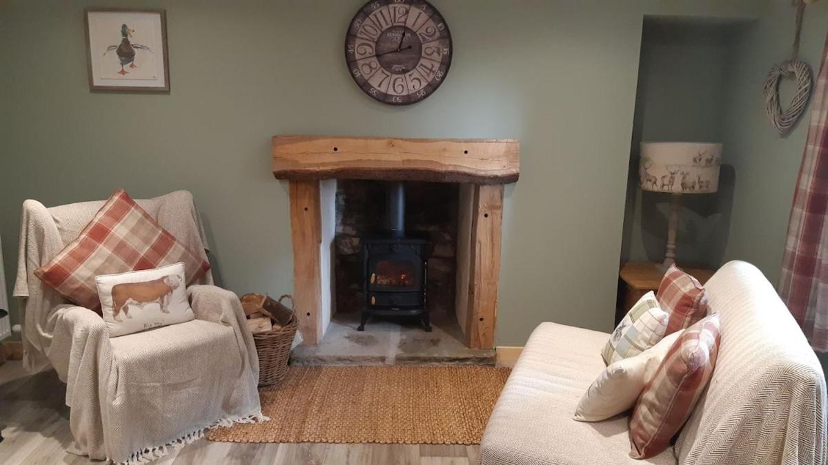 A Cozy Bothy Retreat with Hot Tub - B&B Keillour