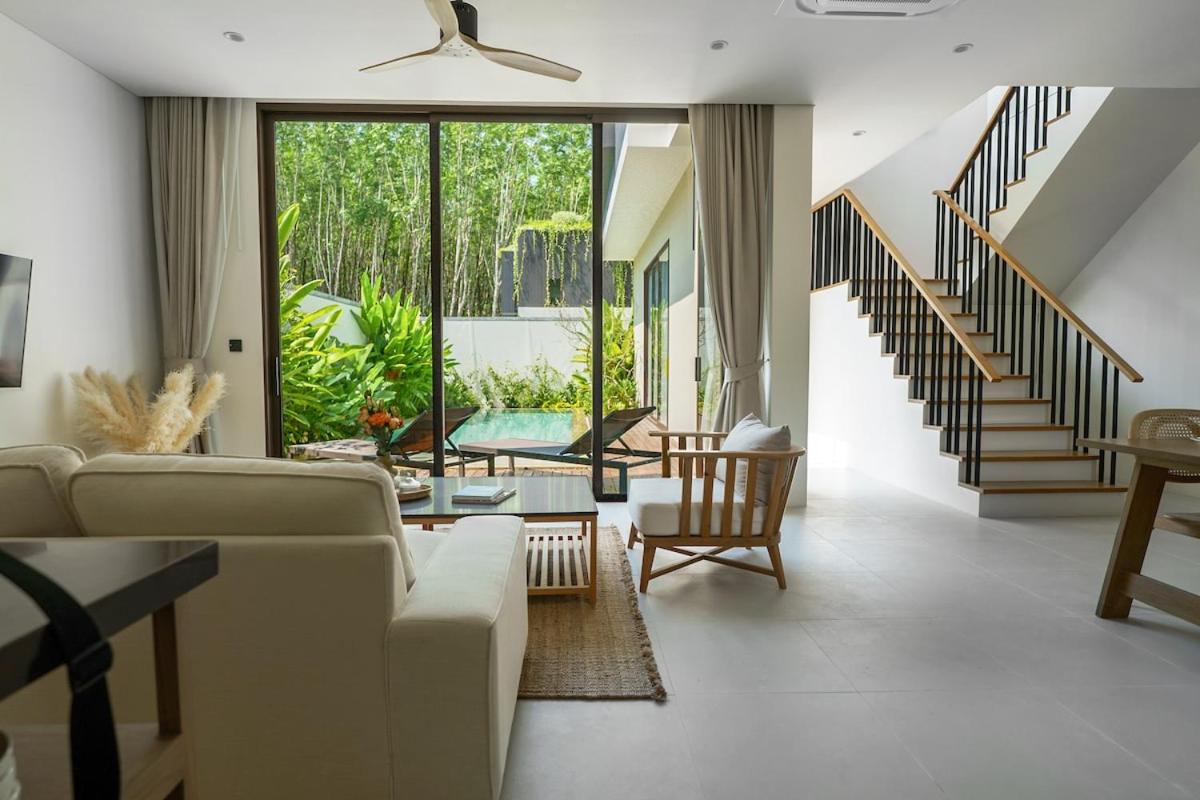 Modern 3 Bdr Villa Tree O'Clock Bangtao With a Pool - Chambres d’hôtes Ban Pak Lak