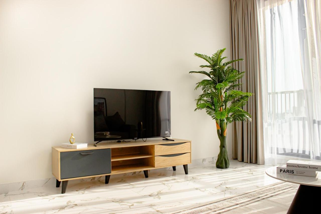 Deluxe One-Bedroom Apartment