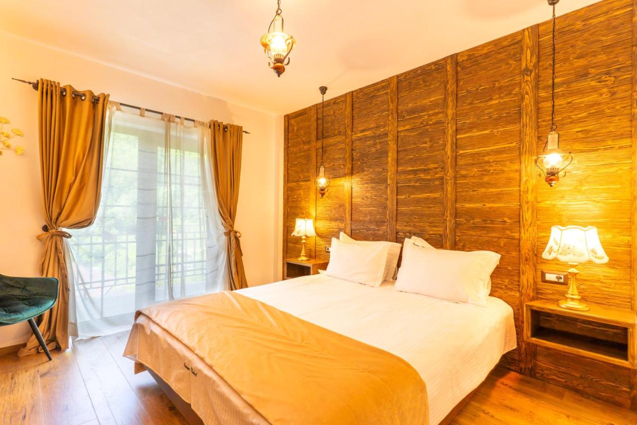 Deluxe Double Room with Shower