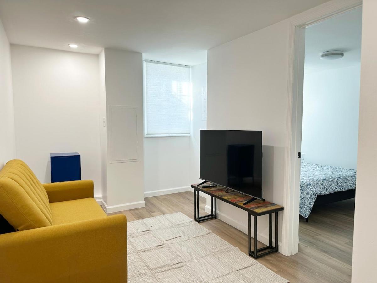 Stylish 2BR - EWR, Stadium & NYC - B&B Newark