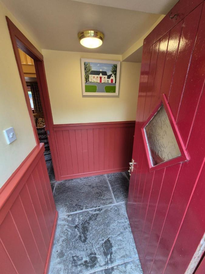 O'Neill's Self Catering Cottage- close to Cashel - B&B
