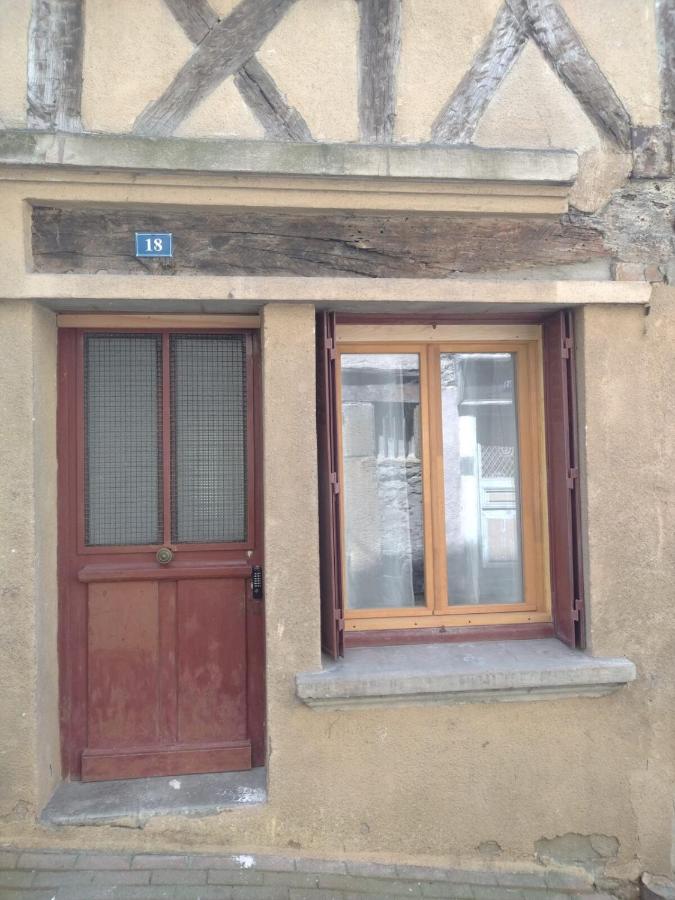 Vue Volcans Studio de Charme Thiers Centre - Bed and Breakfast Thiers