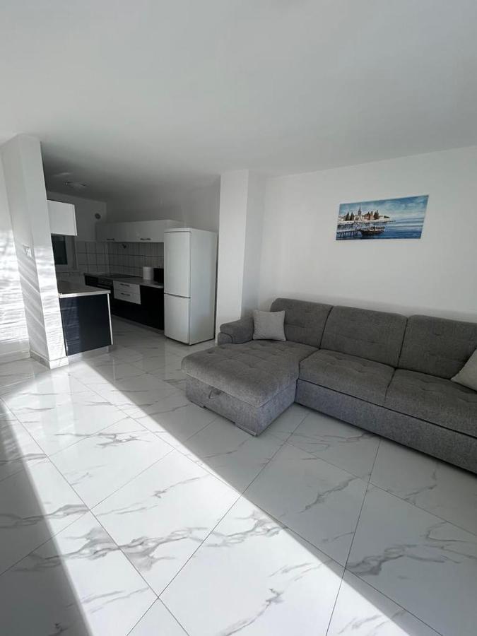 Vila Zarja - B&B Kukci