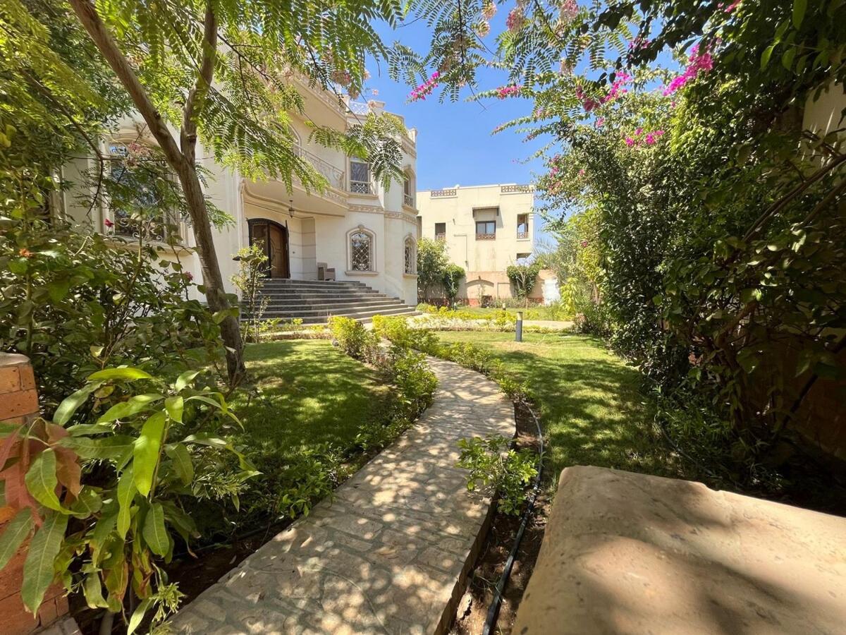 Luxury Stay Garden BBQ near Cairo Festival City - B&B