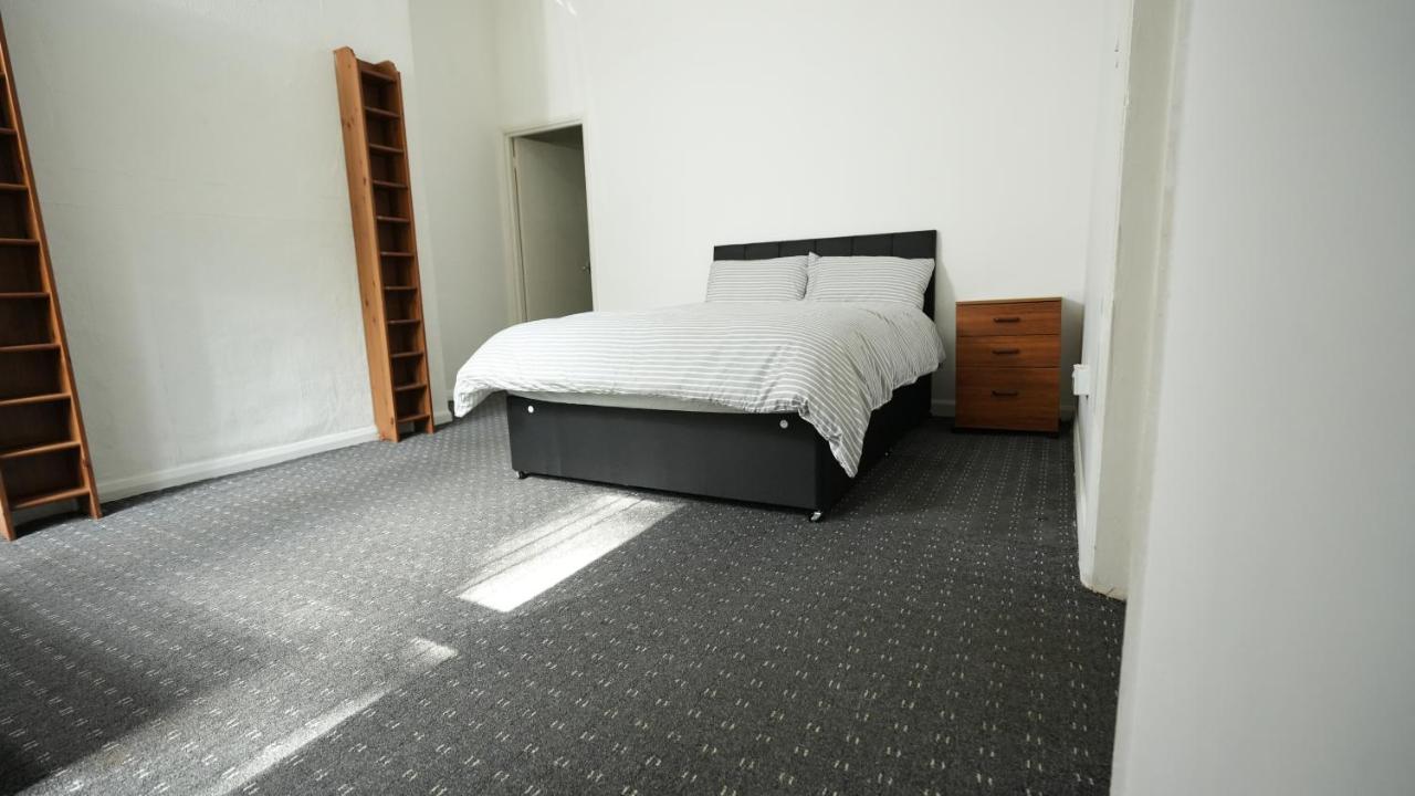 1 Bed Apartments - Oakroyd Villas - B&B