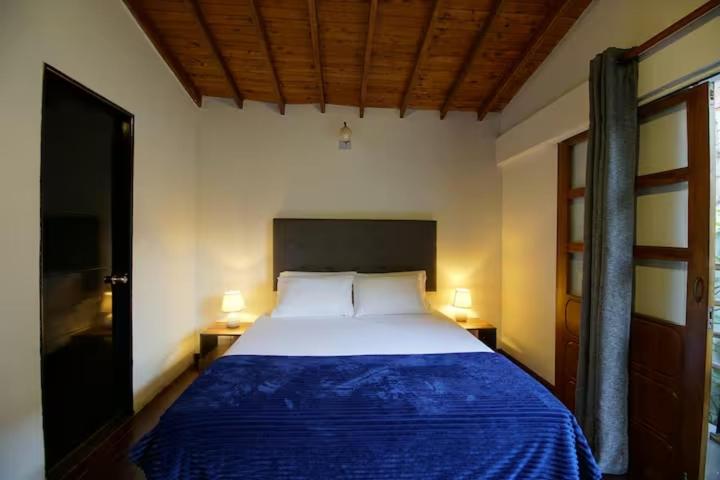 Kamer met Queensize Bed en Balkon