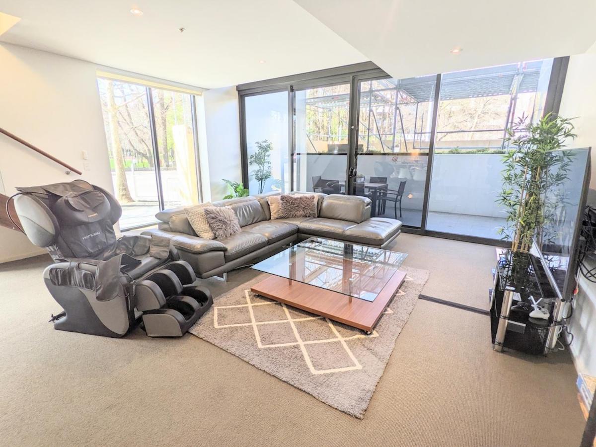 The Loft 3BDR, City Centre, Family-Friendly, King Bed, Massage Chair, Parking - Bed and Breakfast Canberra