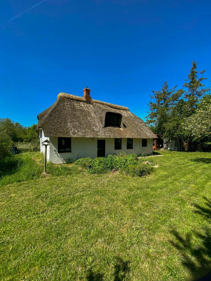 Thatched Cottage From 1877 On Langeland - B&B Humble