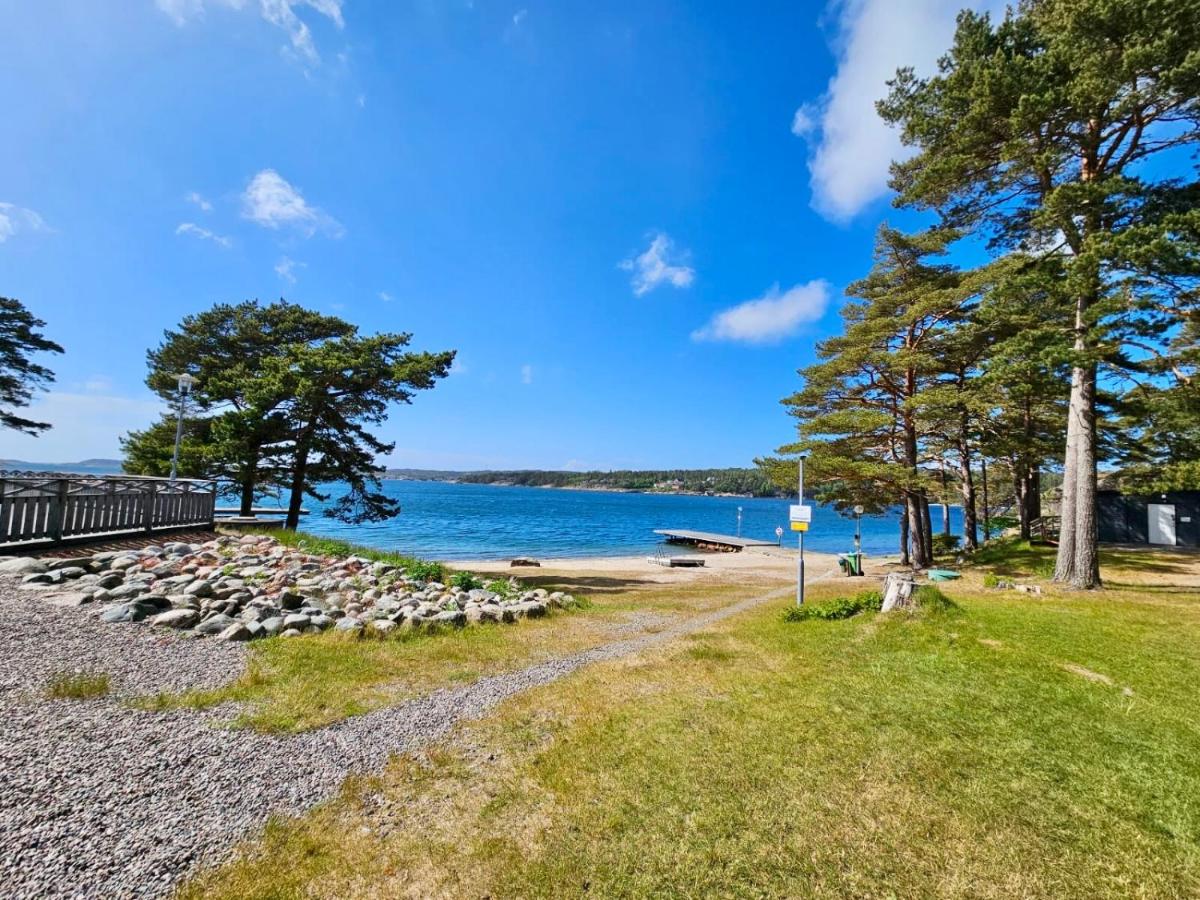 Hällestrand Semesterby R12 - Bed and Breakfast