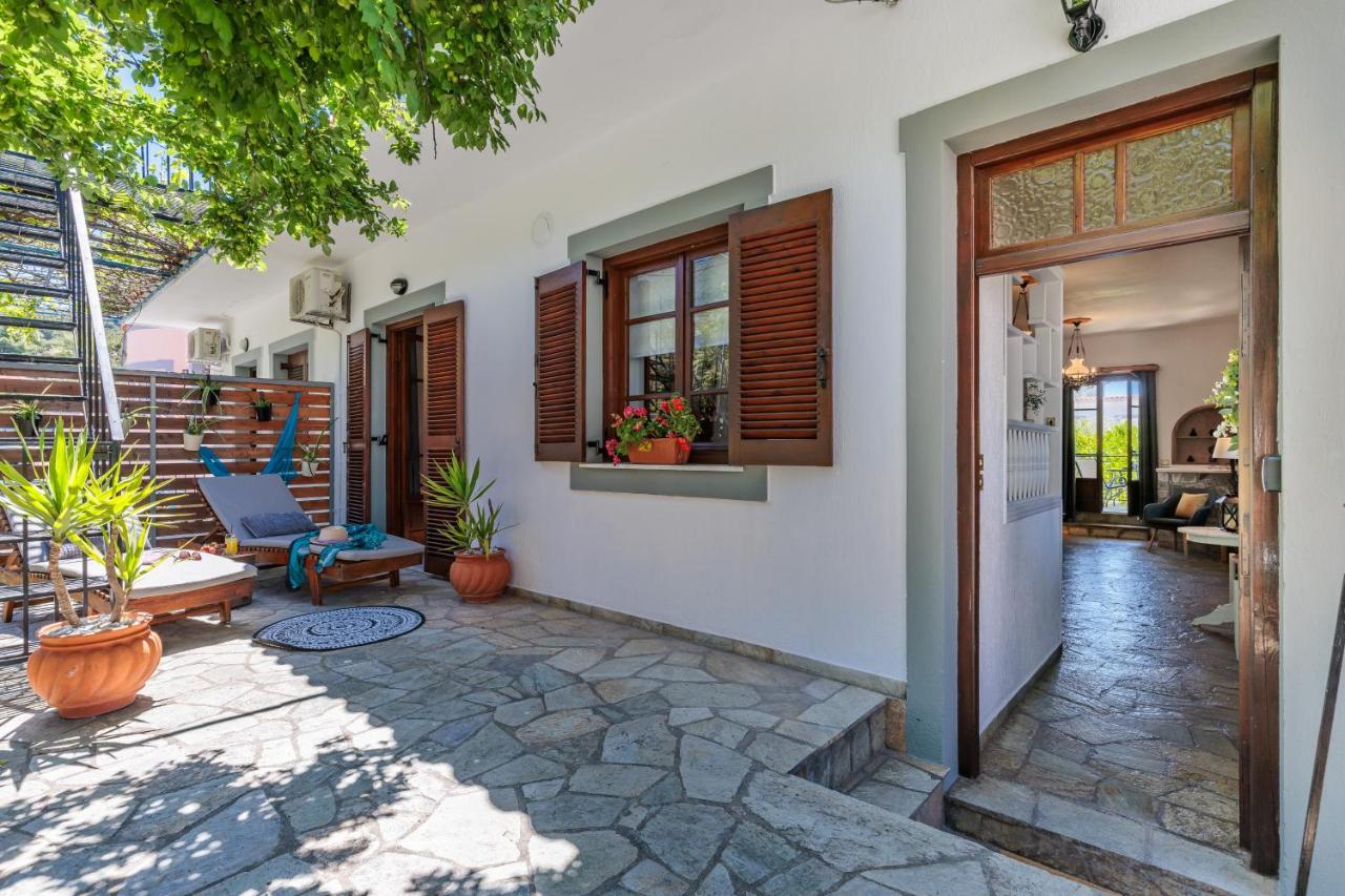 Efcharis house Skopelos - Bed and Breakfast Neo Klima
