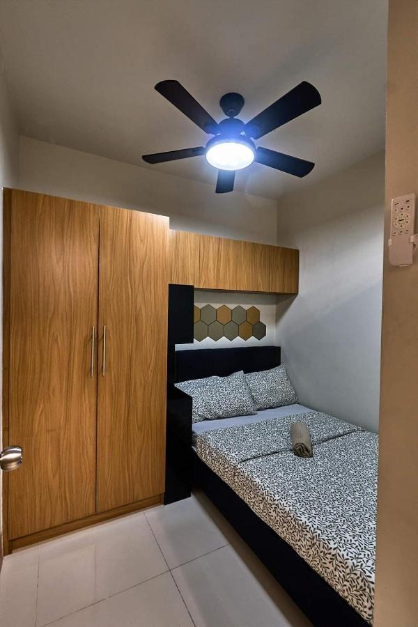 Minimalist Stay Mall of Asia WiFi, Netflix, Self Checkin - Bed and Breakfast Manilla