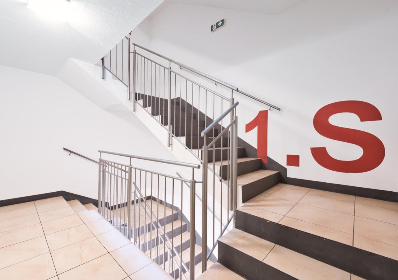 Bright City Apartment Free Parking & 2 Min to Subway - Chambres d'hôtes Vienne