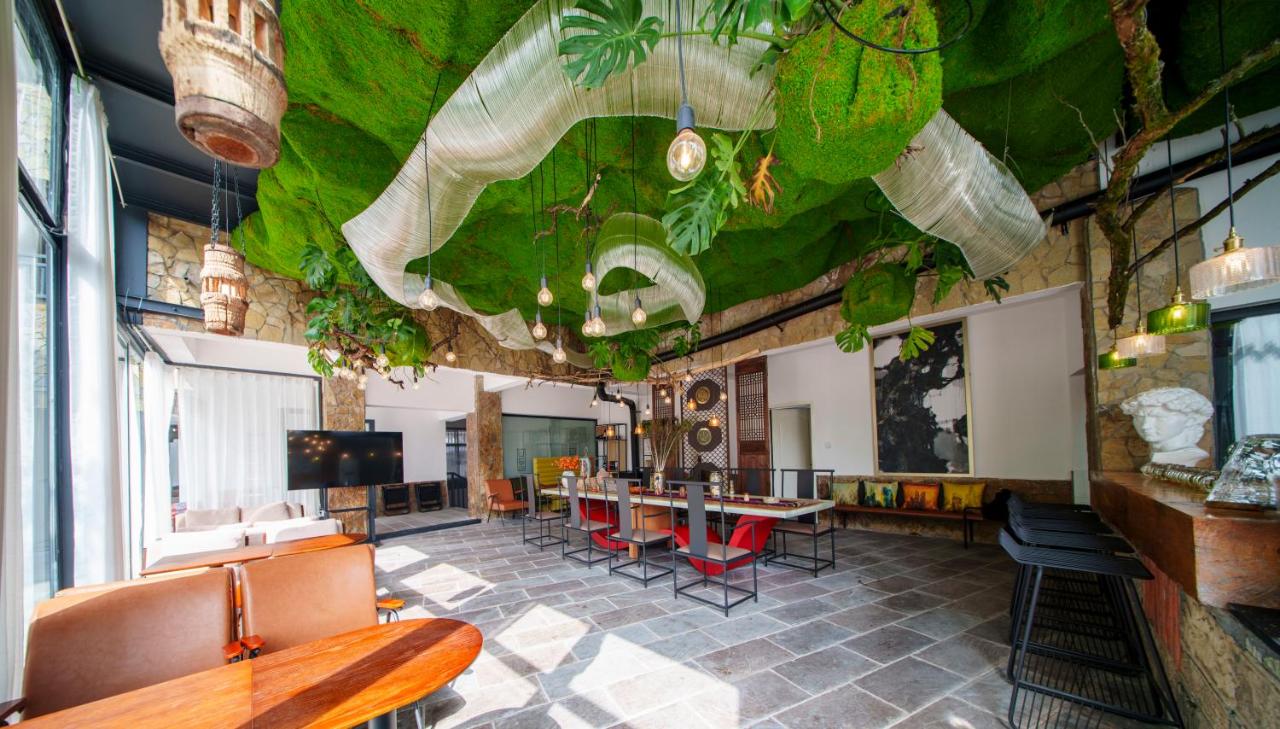 Tianmen Mountain Panorama & Cultural Art Exchange Hostel