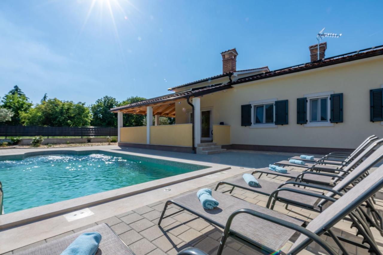 Villa Casa Berton, a charming pool villa close to the sea - B&B