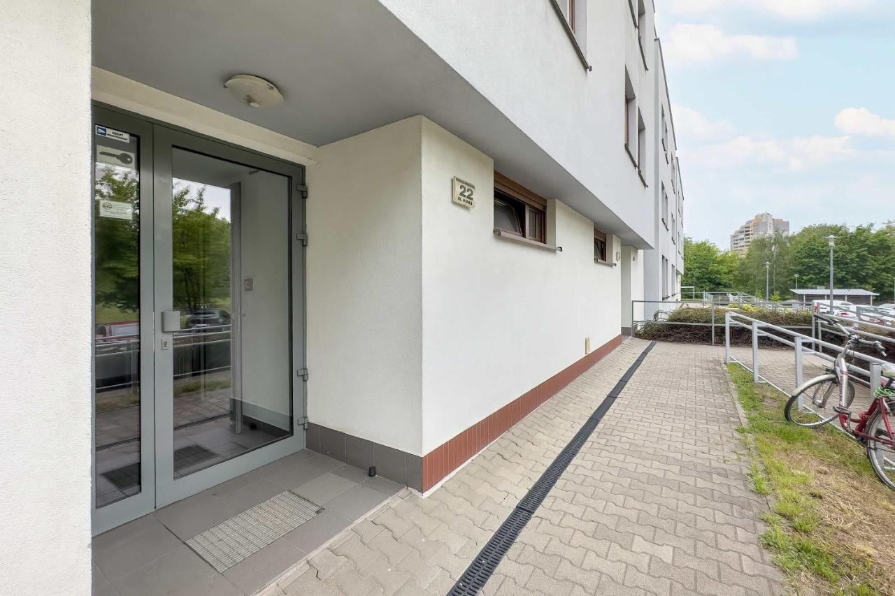 Bright & Elegant Apartment with a Spacious Terrace in Wrocław by Renters Prestige - Ferienwohnung