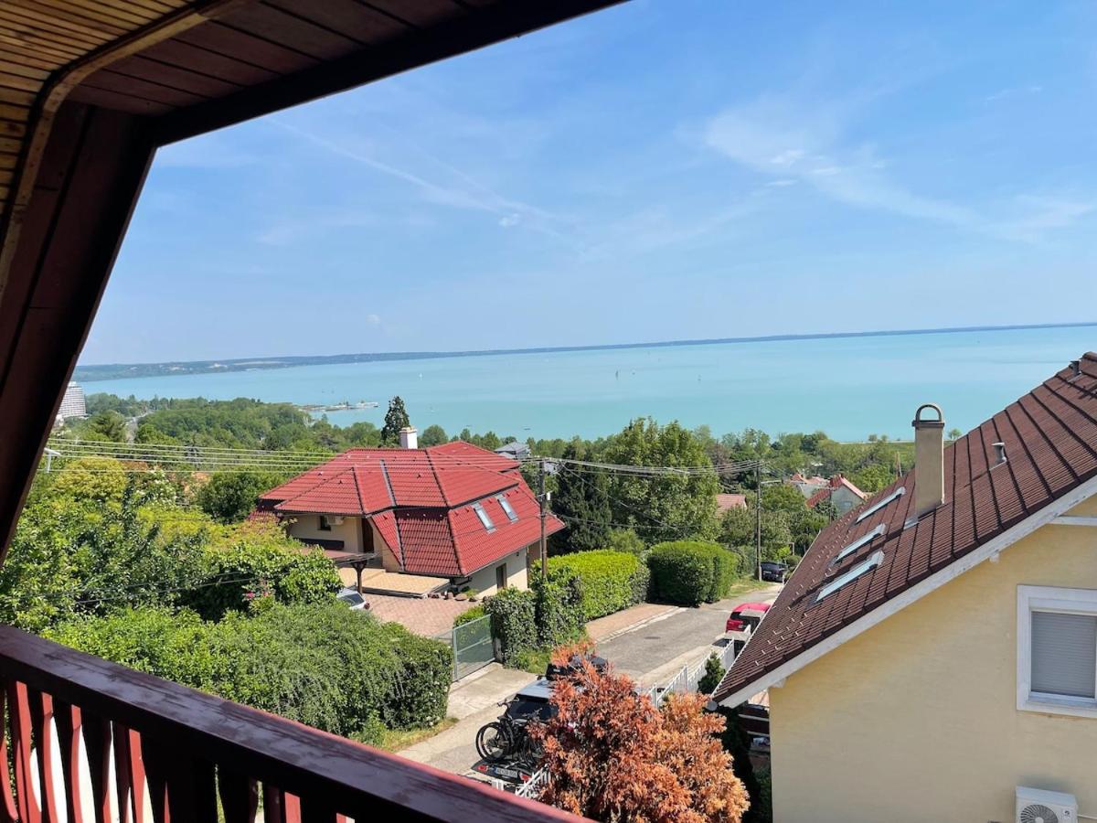 Weekend home with Lake Balaton panorama - Bed and Breakfast Balatonalmádi