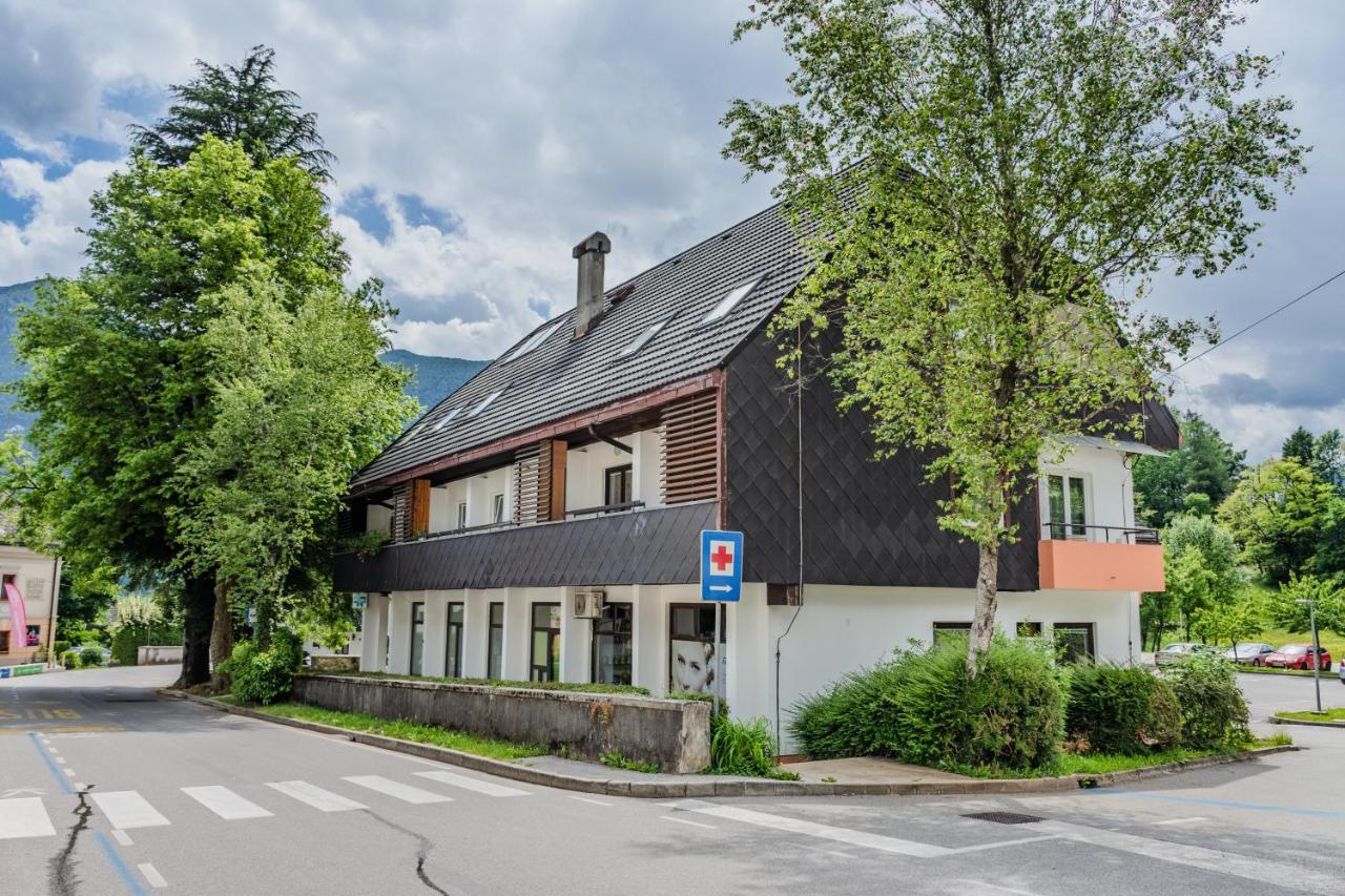 Apartment Stella with Two Bedrooms & Free Parking Spot - Bed and Breakfast Bovec