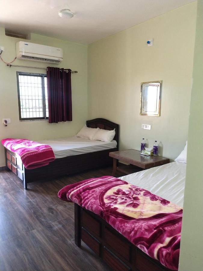 Deluxe Double Room (2 Adults + 1 Child)