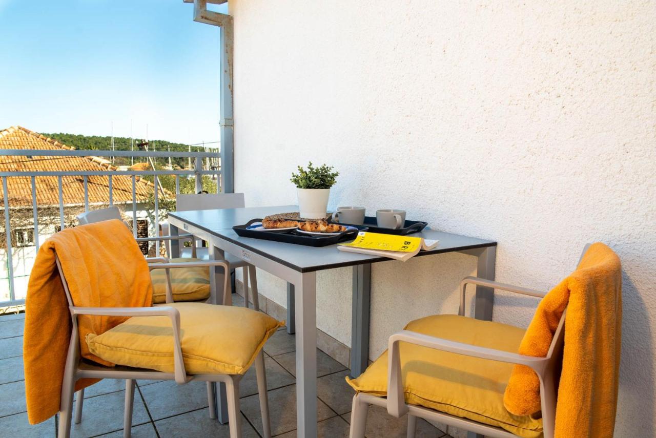 Quirky Penthouse Apartment - Ferienwohnung Vrboska