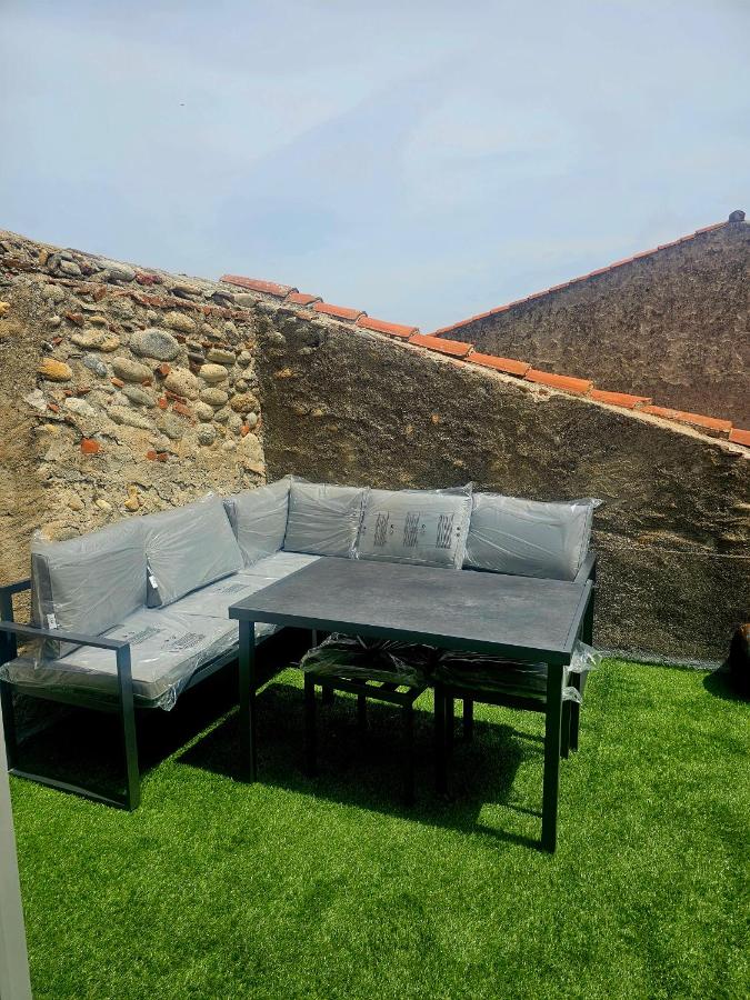 F2 appart Millas - B&B