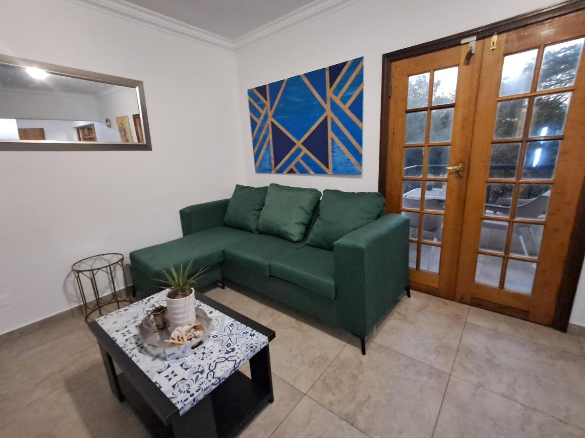 Kamer met Queensize Bed en Uitzicht op het Zwembad