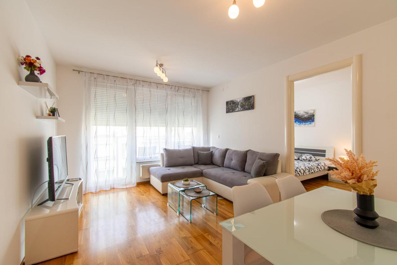 Flexible SelfCheckIns 56 - Zagreb - Garage - Loggia - New - B&B Zagreb